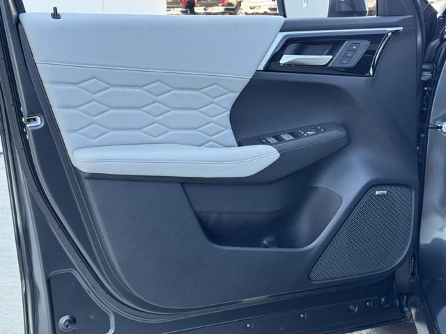 new 2025 Mitsubishi Outlander car, priced at $40,905