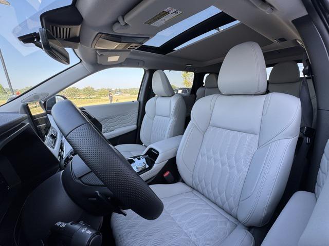new 2025 Mitsubishi Outlander car, priced at $40,905
