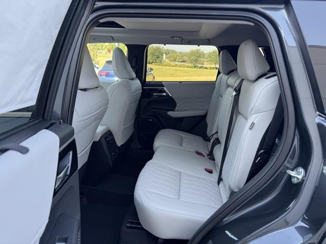new 2025 Mitsubishi Outlander car, priced at $40,905