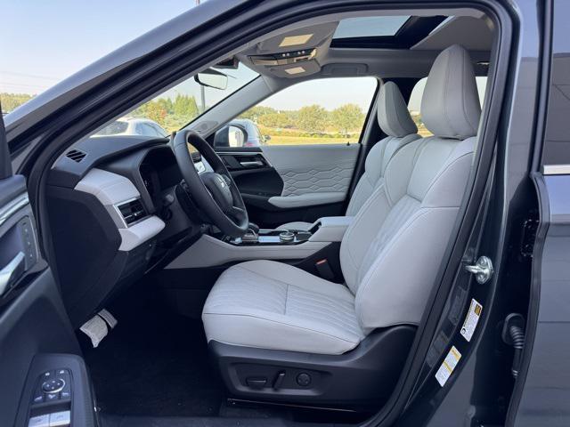 new 2025 Mitsubishi Outlander car, priced at $40,905