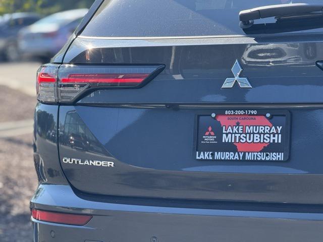 new 2025 Mitsubishi Outlander car, priced at $40,905