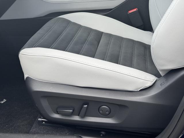 new 2025 Mitsubishi Outlander car, priced at $34,991