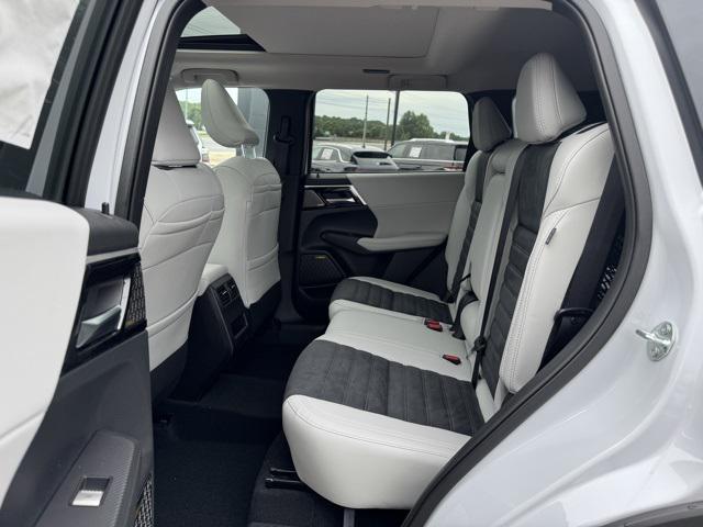 new 2025 Mitsubishi Outlander car, priced at $39,940
