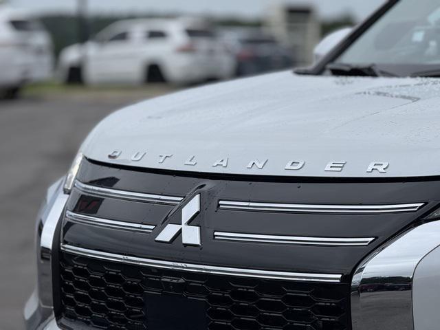 new 2025 Mitsubishi Outlander car, priced at $39,940