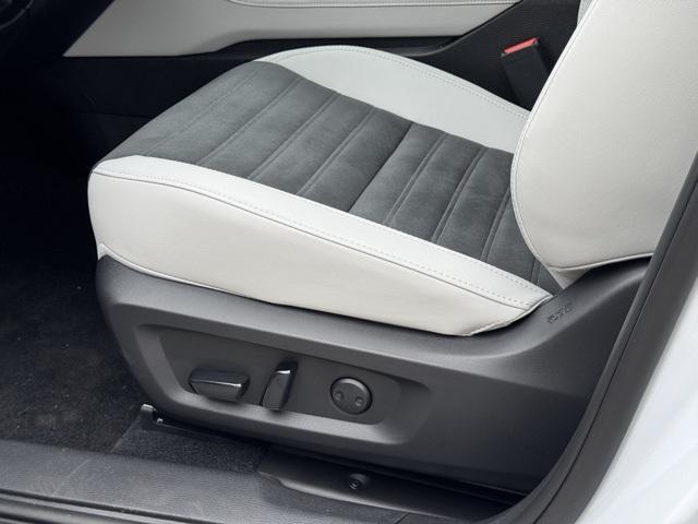 new 2025 Mitsubishi Outlander car, priced at $39,940