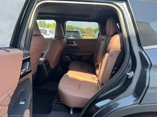 new 2025 Mitsubishi Outlander car, priced at $44,455