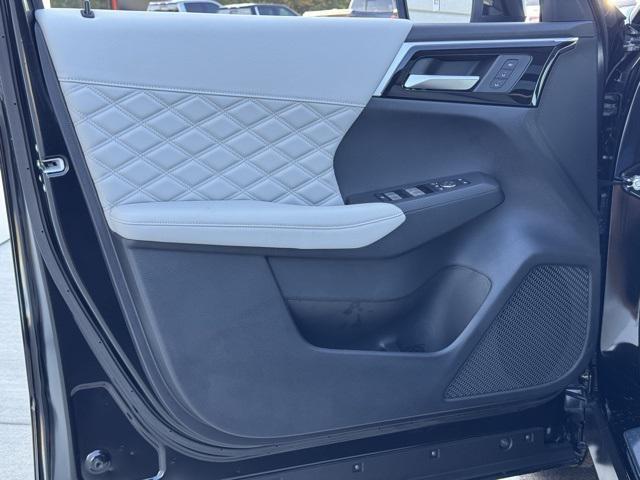 new 2025 Mitsubishi Outlander PHEV car