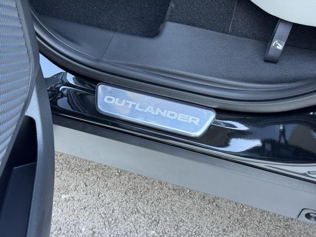 new 2025 Mitsubishi Outlander PHEV car