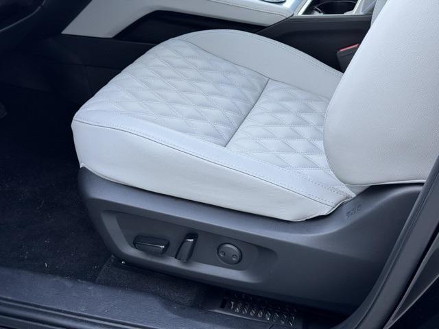 new 2025 Mitsubishi Outlander PHEV car
