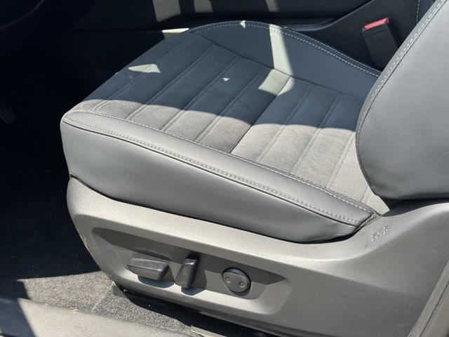 new 2025 Mitsubishi Outlander car, priced at $39,880