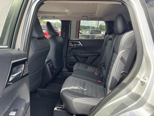new 2025 Mitsubishi Outlander car, priced at $41,245