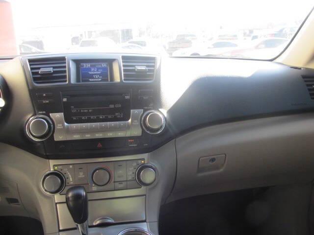 used 2012 Toyota Highlander car, priced at $9,995
