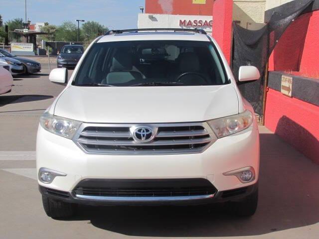 used 2013 Toyota Highlander car, priced at $13,995