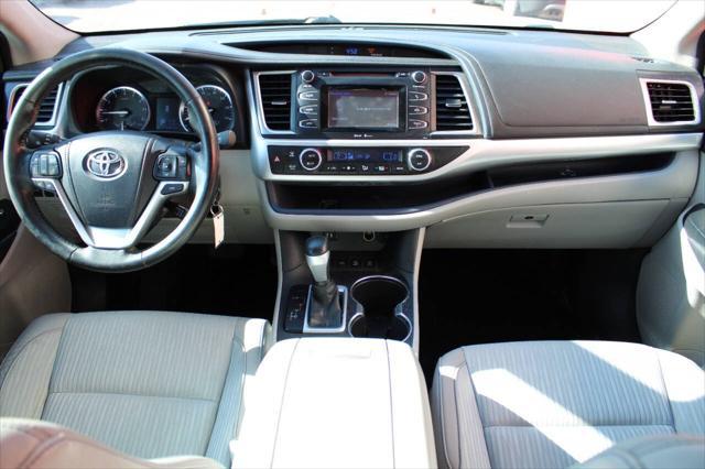 used 2015 Toyota Highlander car, priced at $12,895