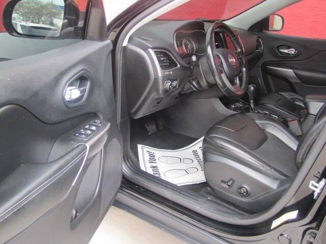 used 2019 Jeep Cherokee car, priced at $10,995