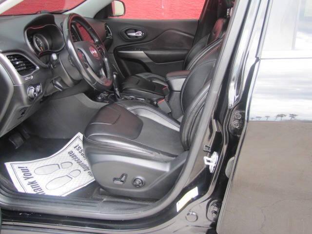 used 2019 Jeep Cherokee car, priced at $10,995