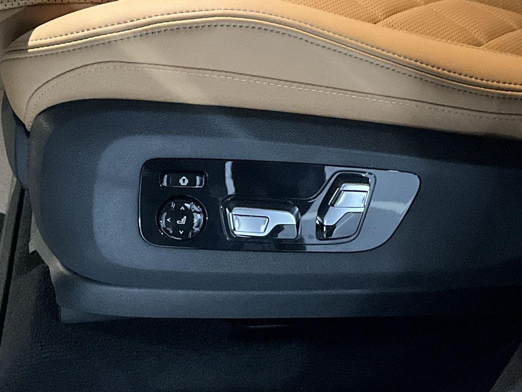 new 2026 BMW X7 car, priced at $98,580