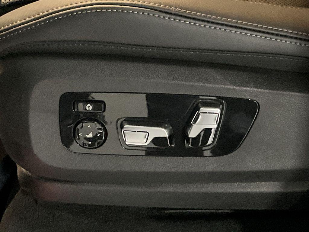 new 2026 BMW X7 car, priced at $95,180