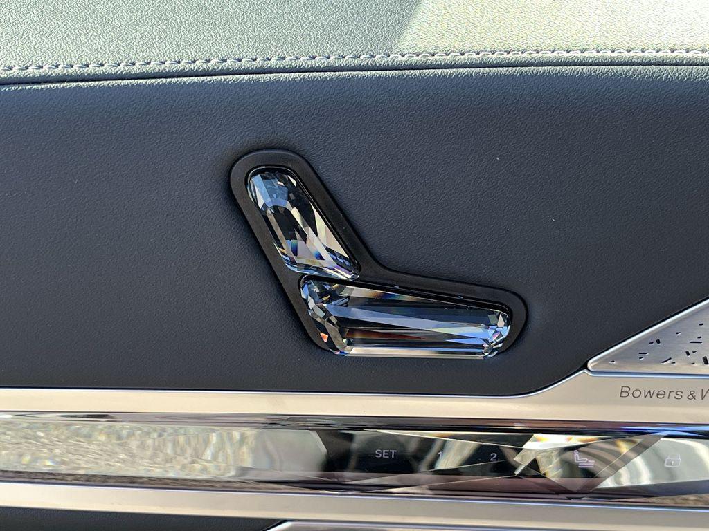 new 2025 BMW 760 car, priced at $132,245