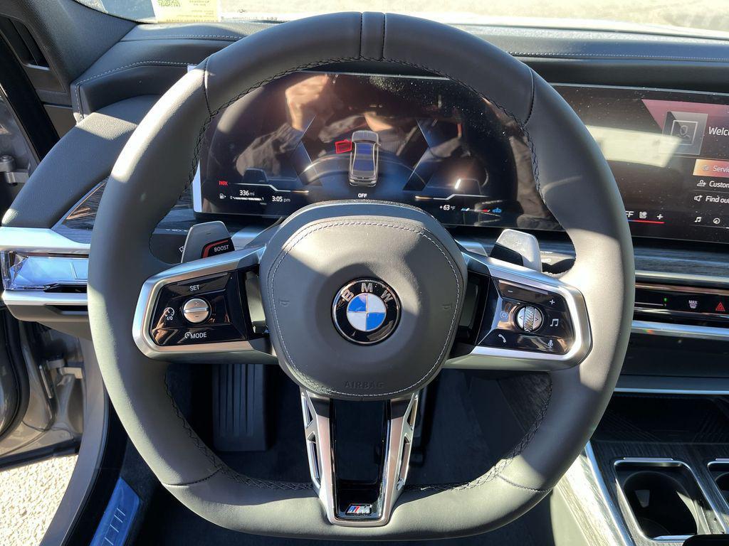 new 2025 BMW 760 car, priced at $132,245