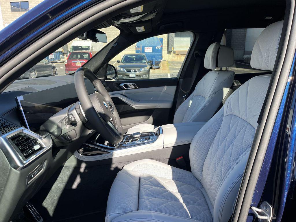 new 2026 BMW X7 car, priced at $100,930
