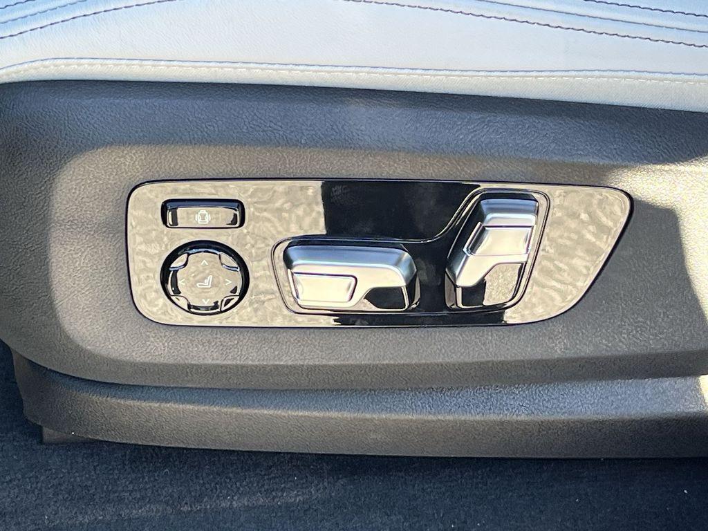 new 2026 BMW X7 car, priced at $100,930