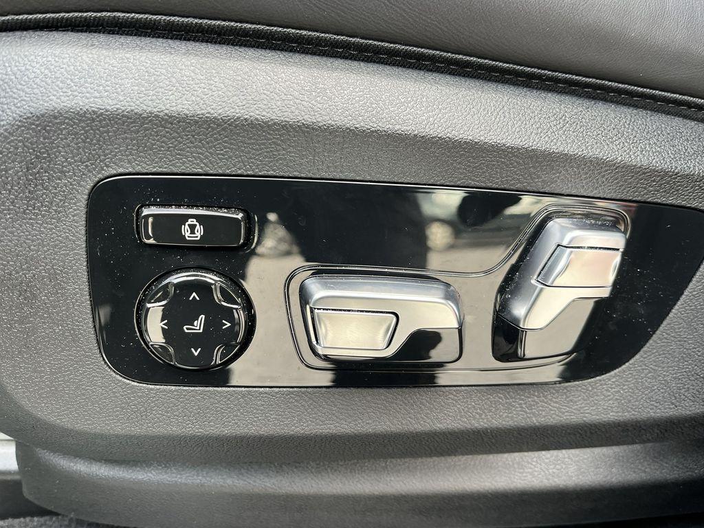 used 2025 BMW X7 car, priced at $99,670