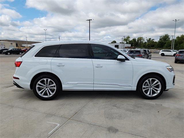 new 2025 Audi Q7 car, priced at $81,890