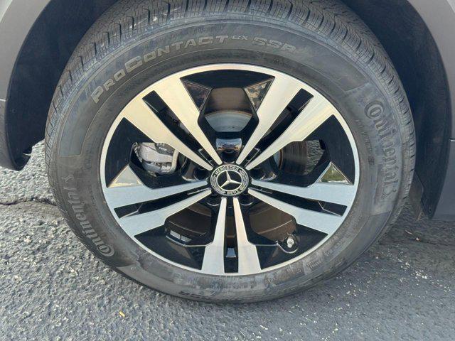 new 2025 Mercedes-Benz GLB 250 car, priced at $52,795