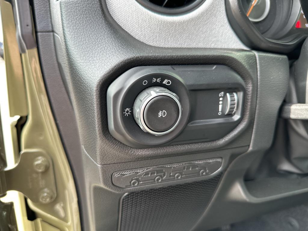 new 2025 Jeep Wrangler car, priced at $37,053