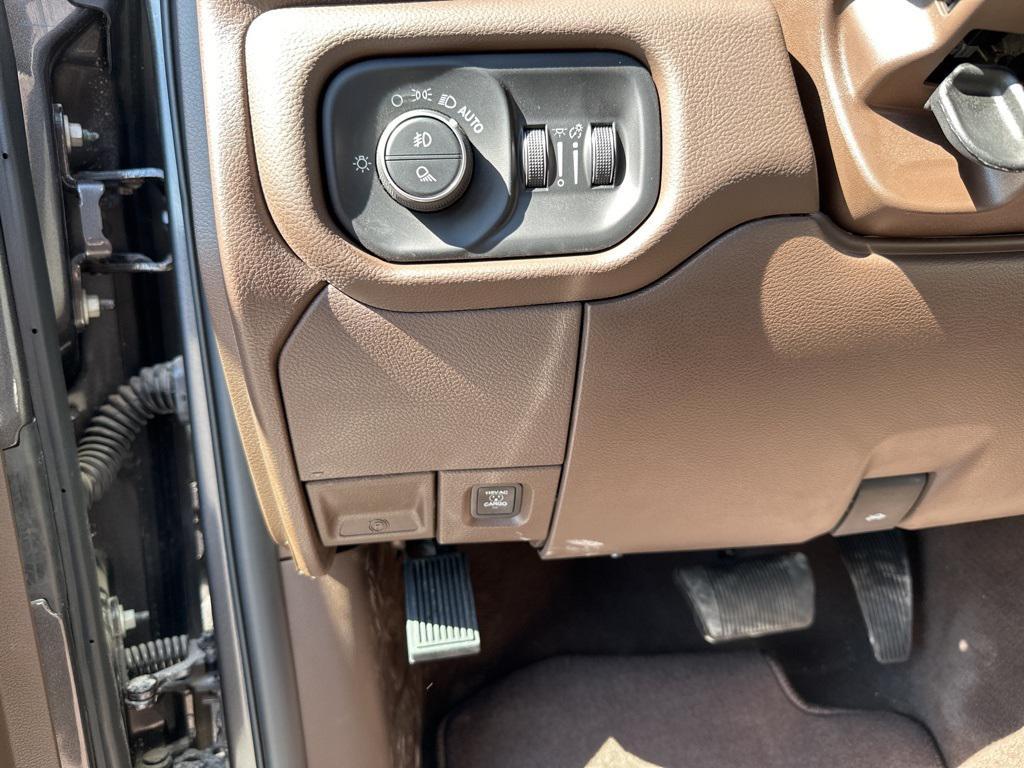 new 2025 Ram 3500 car, priced at $77,559
