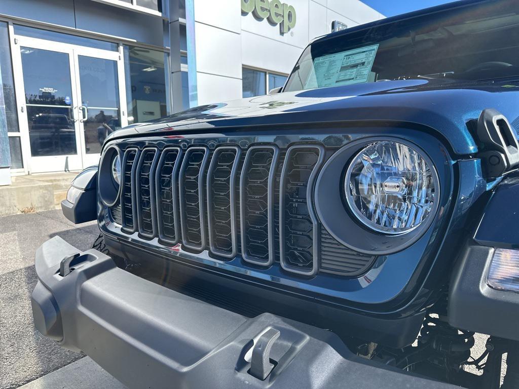 new 2025 Jeep Gladiator car, priced at $39,687