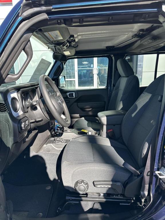 new 2025 Jeep Gladiator car, priced at $39,687