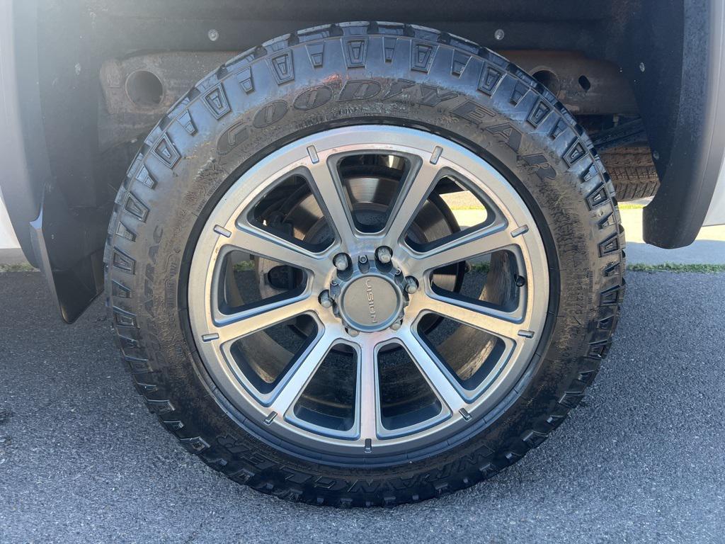 used 2018 GMC Sierra 1500 car, priced at $28,429