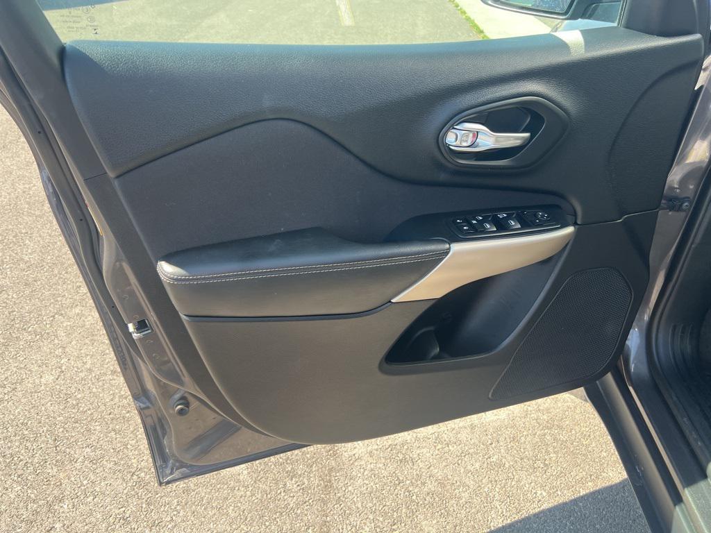 used 2018 Jeep Cherokee car, priced at $13,800