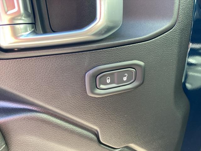 new 2025 Jeep Wrangler car, priced at $39,266