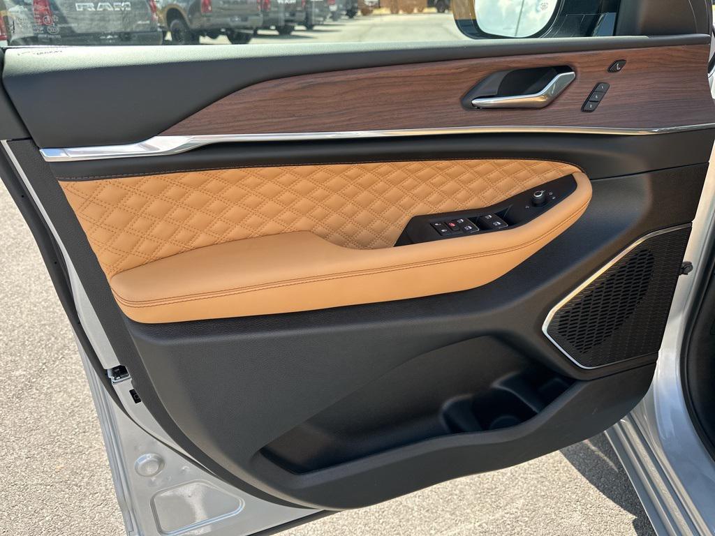 new 2025 Jeep Grand Cherokee L car, priced at $61,352