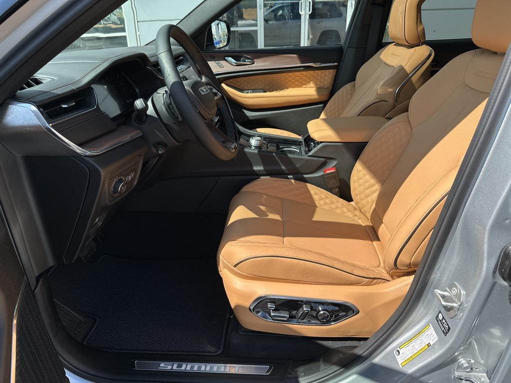 new 2025 Jeep Grand Cherokee L car, priced at $61,352