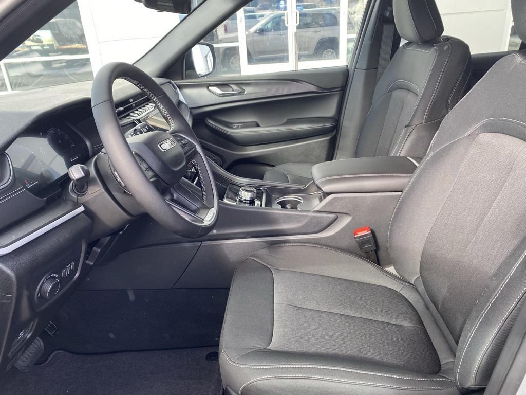 new 2025 Jeep Grand Cherokee car, priced at $35,710