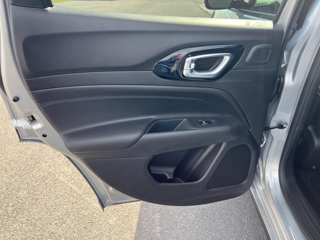 new 2025 Jeep Compass car, priced at $31,975