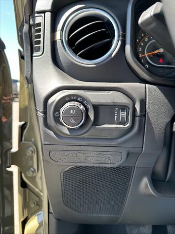 new 2025 Jeep Gladiator car, priced at $45,867