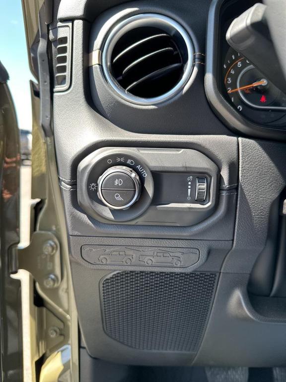 new 2025 Jeep Gladiator car, priced at $43,637