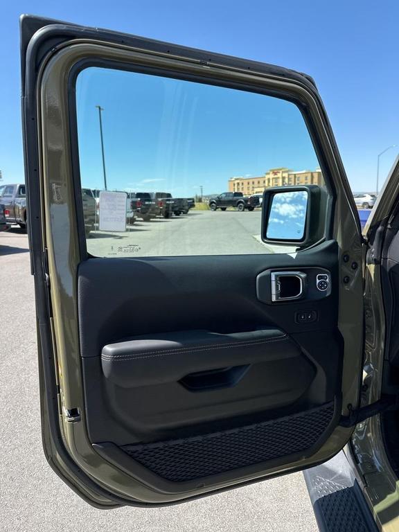 new 2025 Jeep Gladiator car, priced at $43,637