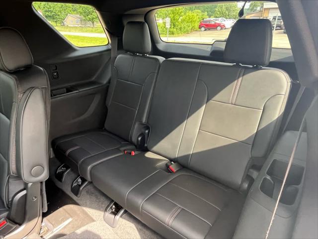 used 2023 Chevrolet Traverse car, priced at $43,990