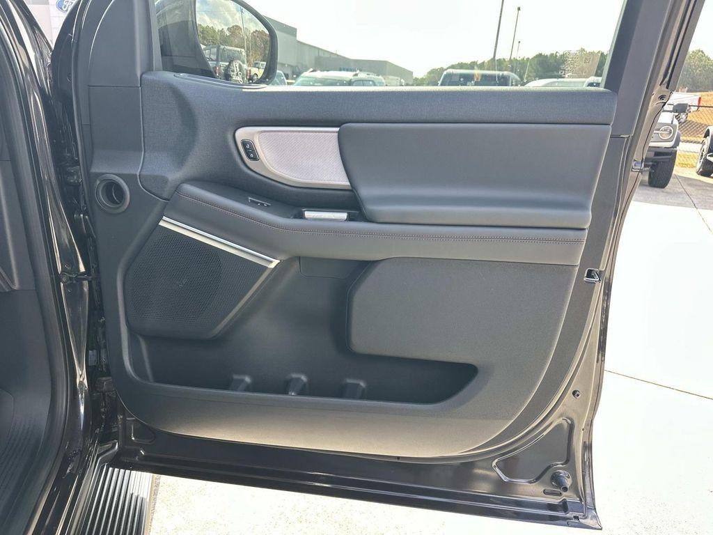 new 2025 Ford Expedition car, priced at $61,088