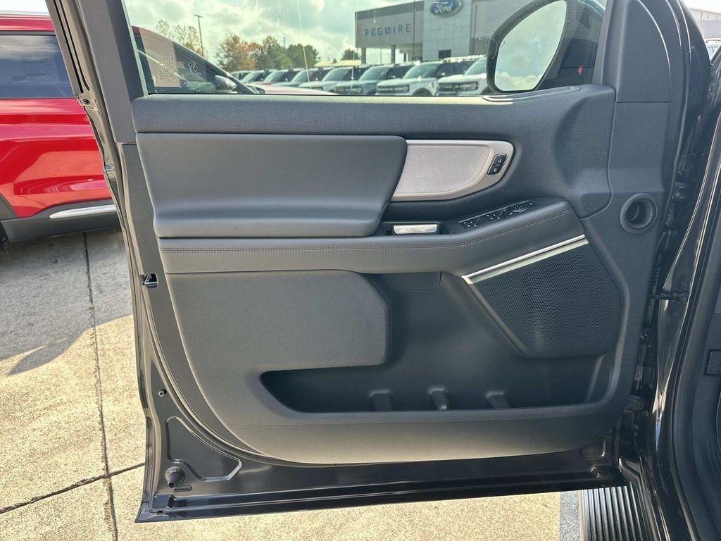 new 2025 Ford Expedition car, priced at $61,088