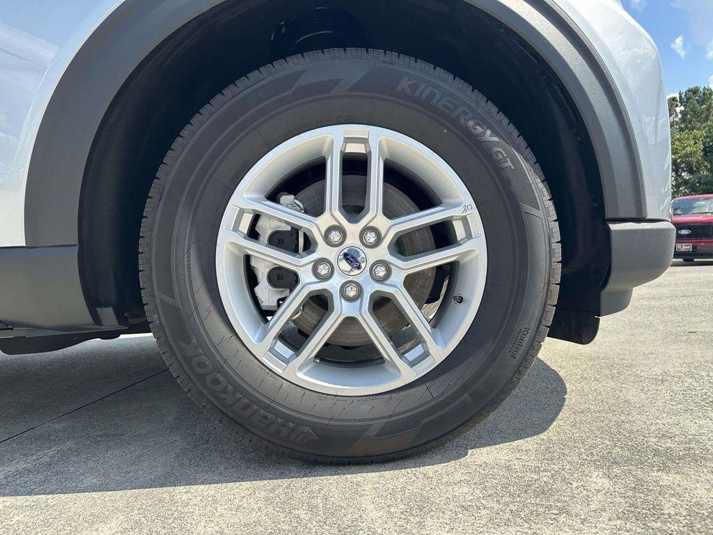 new 2025 Ford Explorer car, priced at $40,528