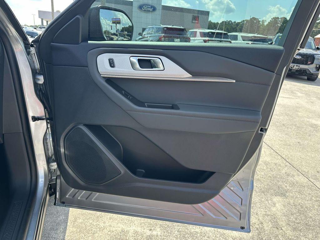 new 2025 Ford Explorer car, priced at $40,528