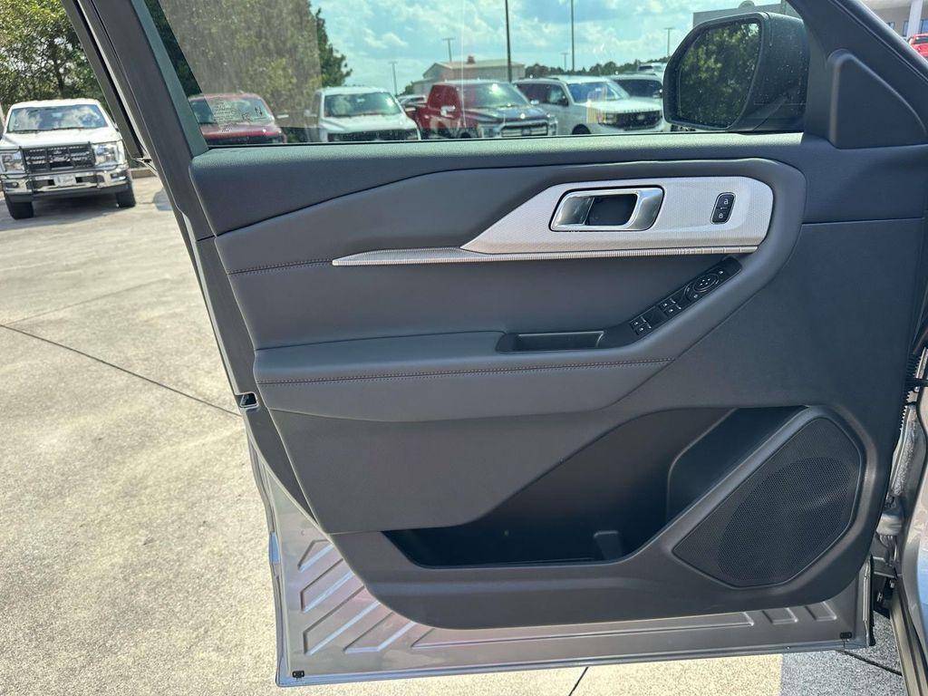 new 2025 Ford Explorer car, priced at $40,528