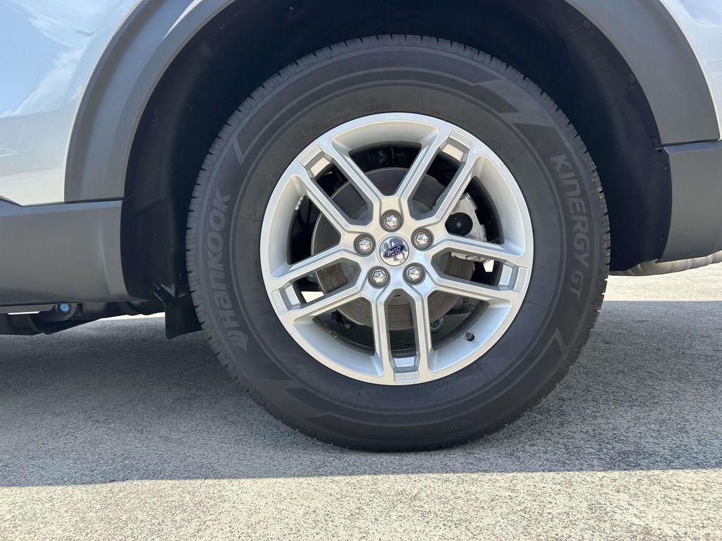 new 2025 Ford Explorer car, priced at $40,528